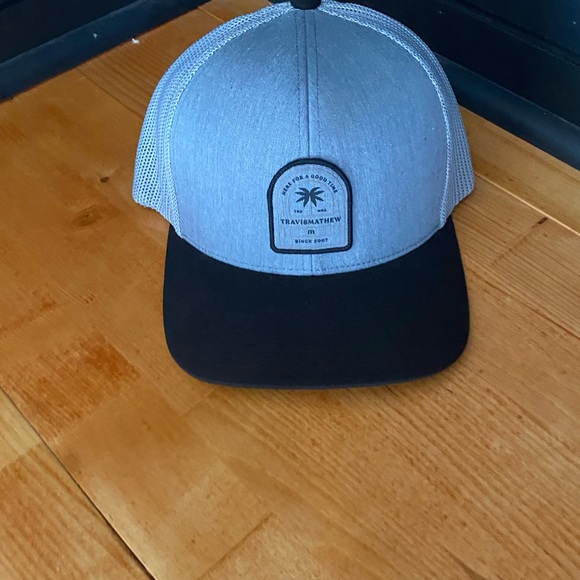 Travis mathew hats - Picture 10 of 14